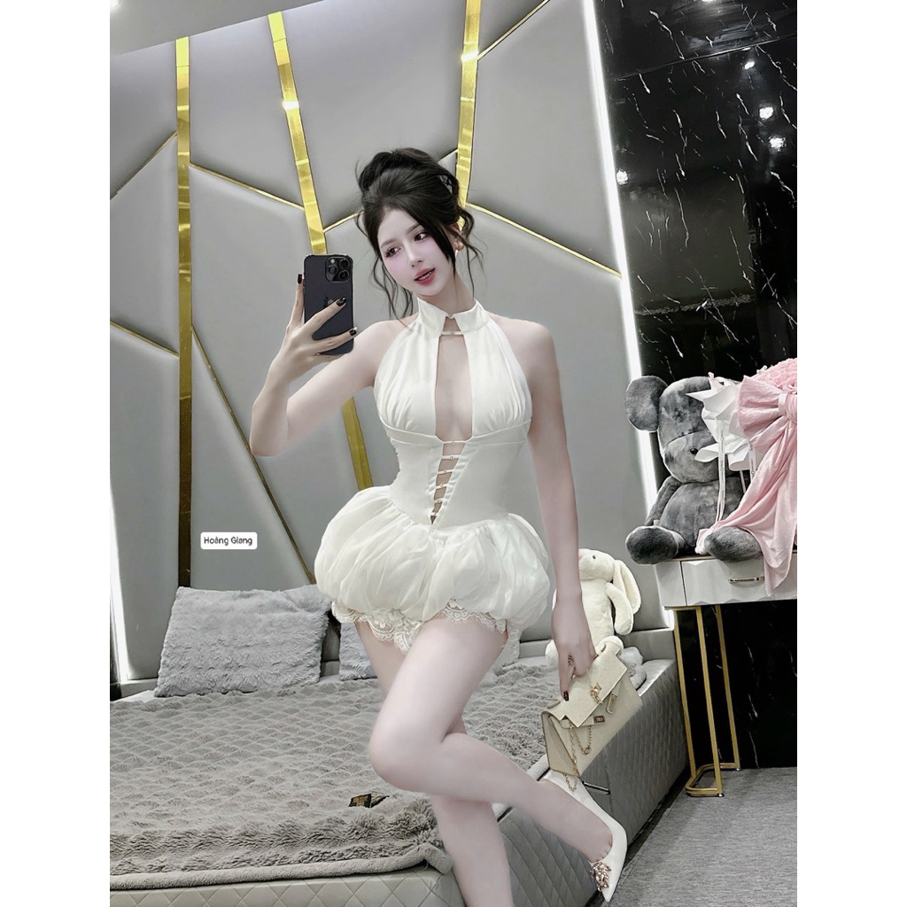 Set áo yếm hở lưng khoét ngực chân váy bồng xinh