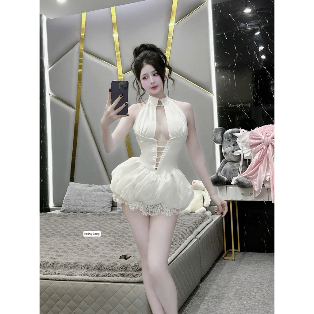 Set áo yếm hở lưng khoét ngực chân váy bồng xinh