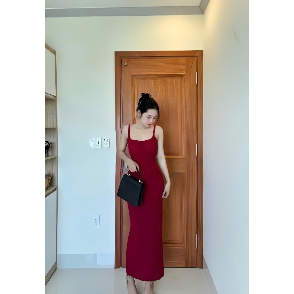 Đầm 2 đây ôm body dáng dài có xẻ ở sau,chất Thun Len co giãn nhẹ trẻ trung thời trang