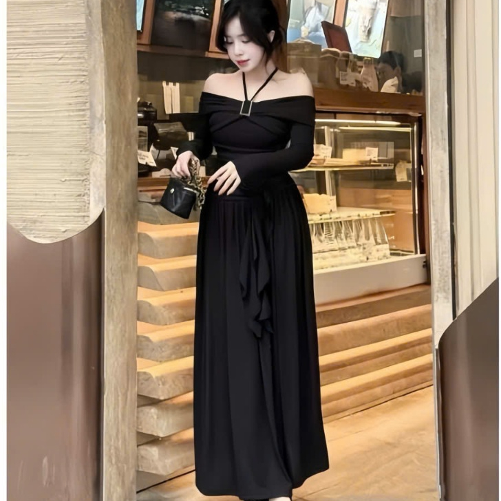 Đầm trễ vai tay dài có dây yếm kết khoen,nhúng hông đính hoa tua rua dáng dài rộng