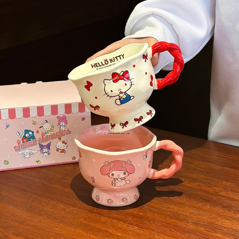 Ly Cốc Sứ Hello Kitty Quai Hạt 450ml Kèm Hộp Quà Cute Mun Store COCRIO57