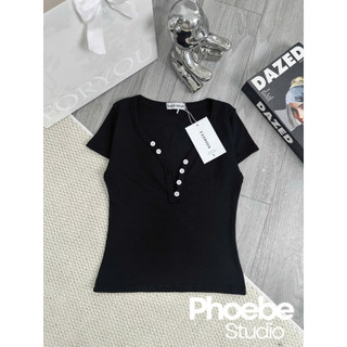 Áo Thun Cổ V Tay Ngắn Đính Nút - Phoebe Studio [MH26AO336]