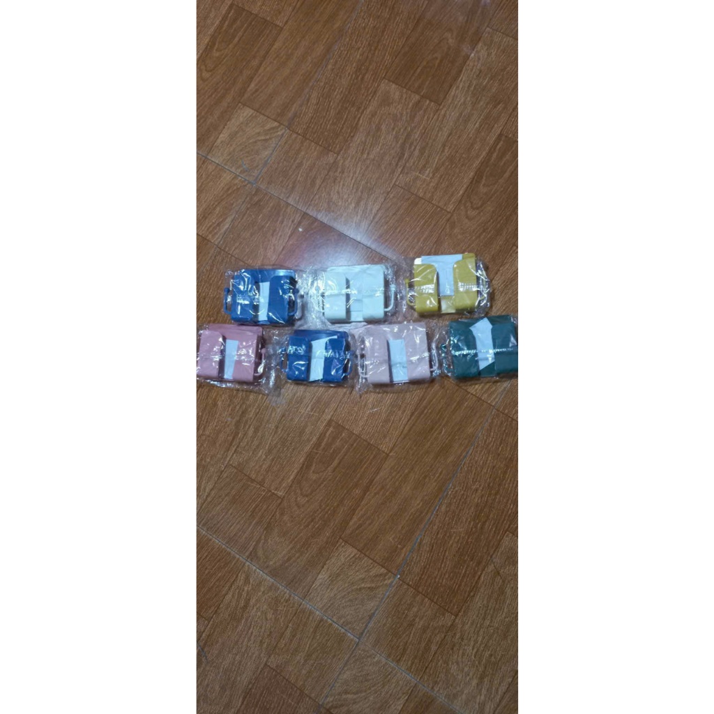 Kệ Treo Sạc Điện Thoại Dán Tường – Giá Đỡ Điện Thoại Khi Sạc Có Móc Treo Tai Nghe, Không Cần Khoan