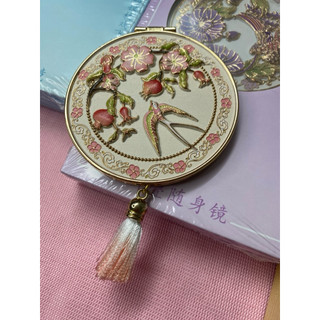 Gương mini cầm tay kiểu dáng lạ mắt