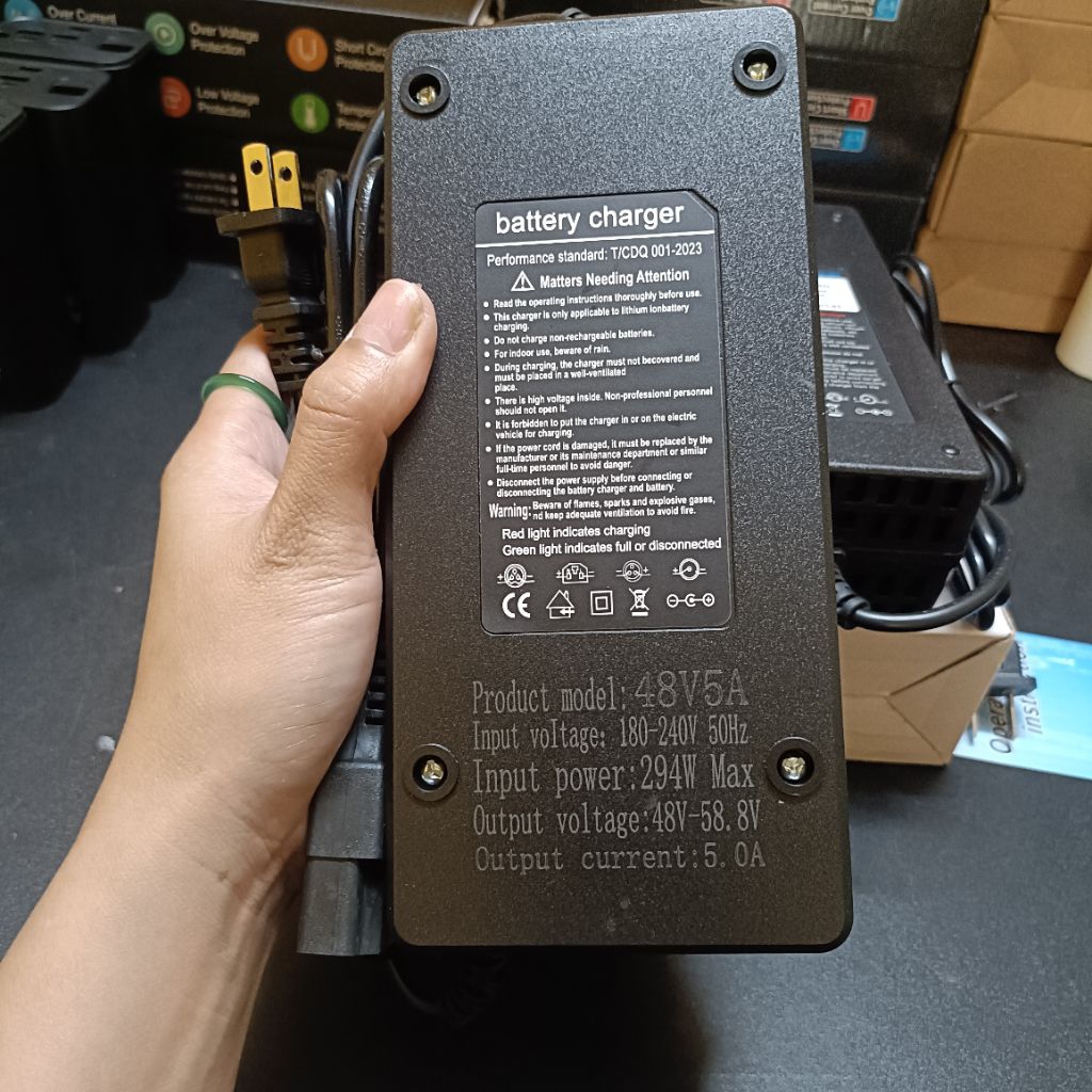 Sạc 42v 5A  có quạt chuyên sạc khối pin 10s 36-42v