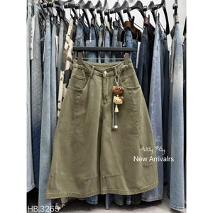 Quần jeans ngố kèm charm kitty