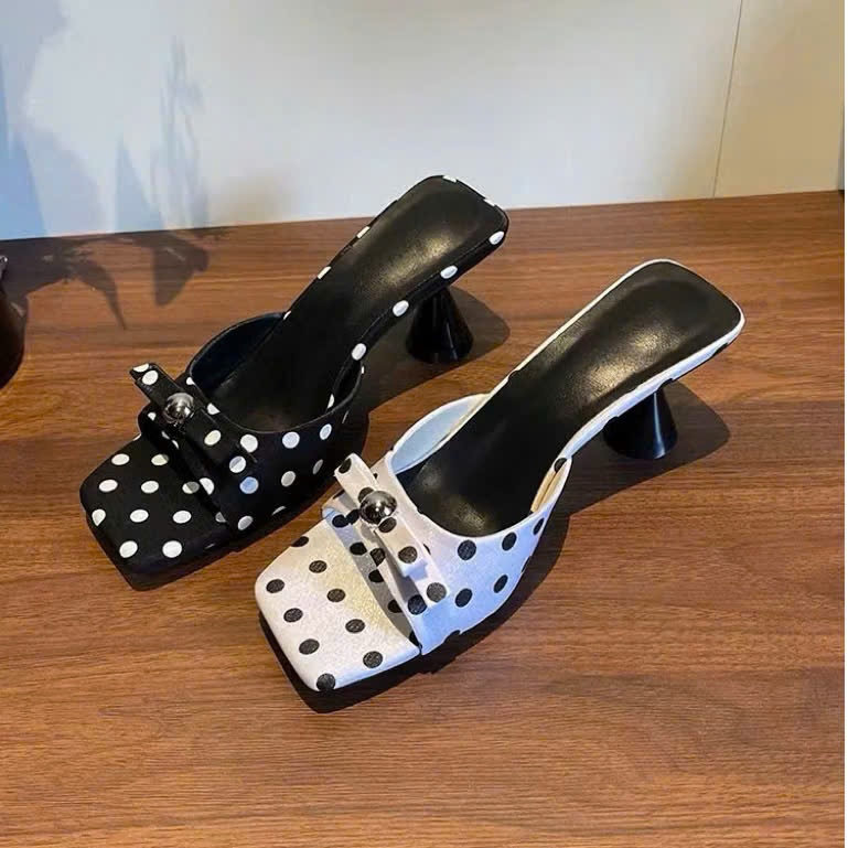 Dép Cao Gót Nữ 5cm Mũi Vuông Quai Ngang Nơ Vải Chấm Bi Cone Heel – Thiết Kế Thanh Lịch, Dễ Phối Đồ