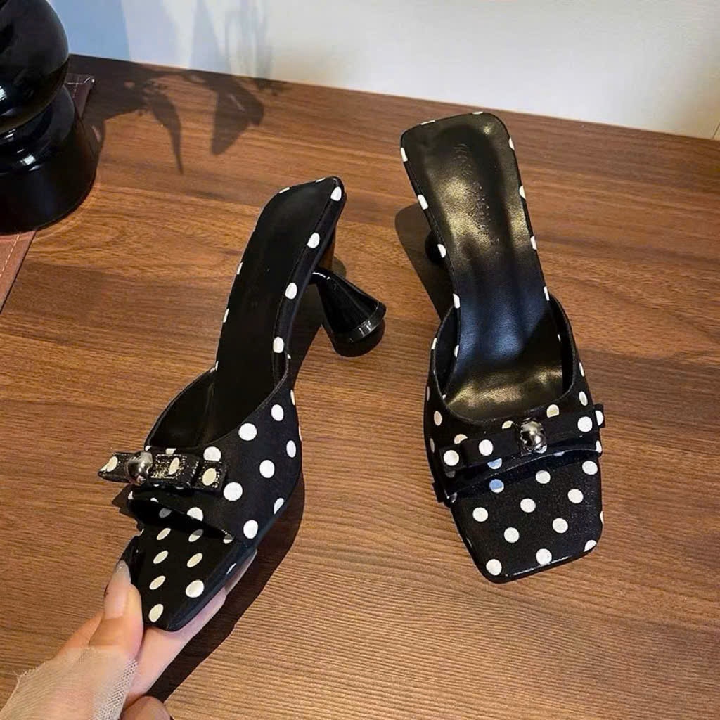 Dép Cao Gót Nữ 5cm Mũi Vuông Quai Ngang Nơ Vải Chấm Bi Cone Heel – Thiết Kế Thanh Lịch, Dễ Phối Đồ