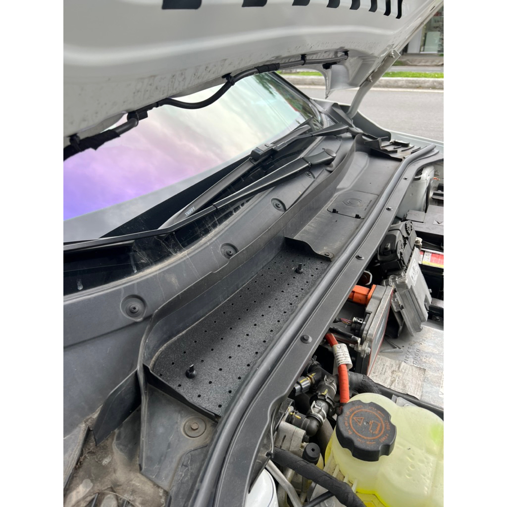 tấm chắn rác nắp cabo xe vf6
