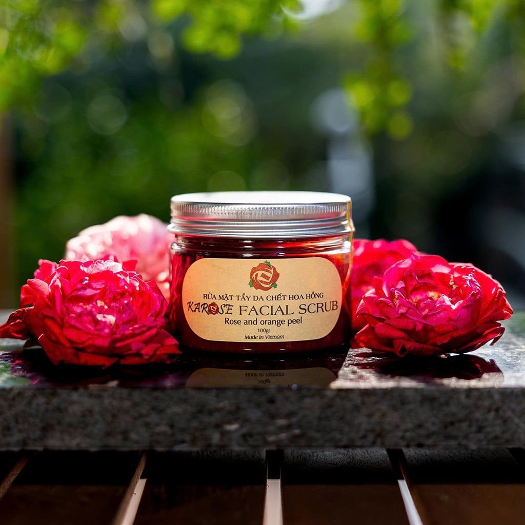 Rửa mặt tẩy da chết hoa hồng Karose Face Scrub 100g