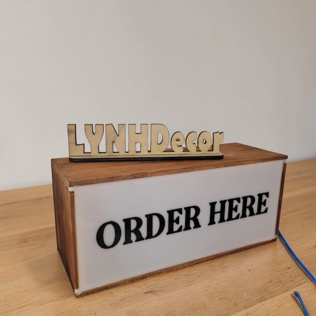 Hộp đèn gỗ ORDER HERE( Free in nội dung) - LYNH DECOR miễn phí thiết kế