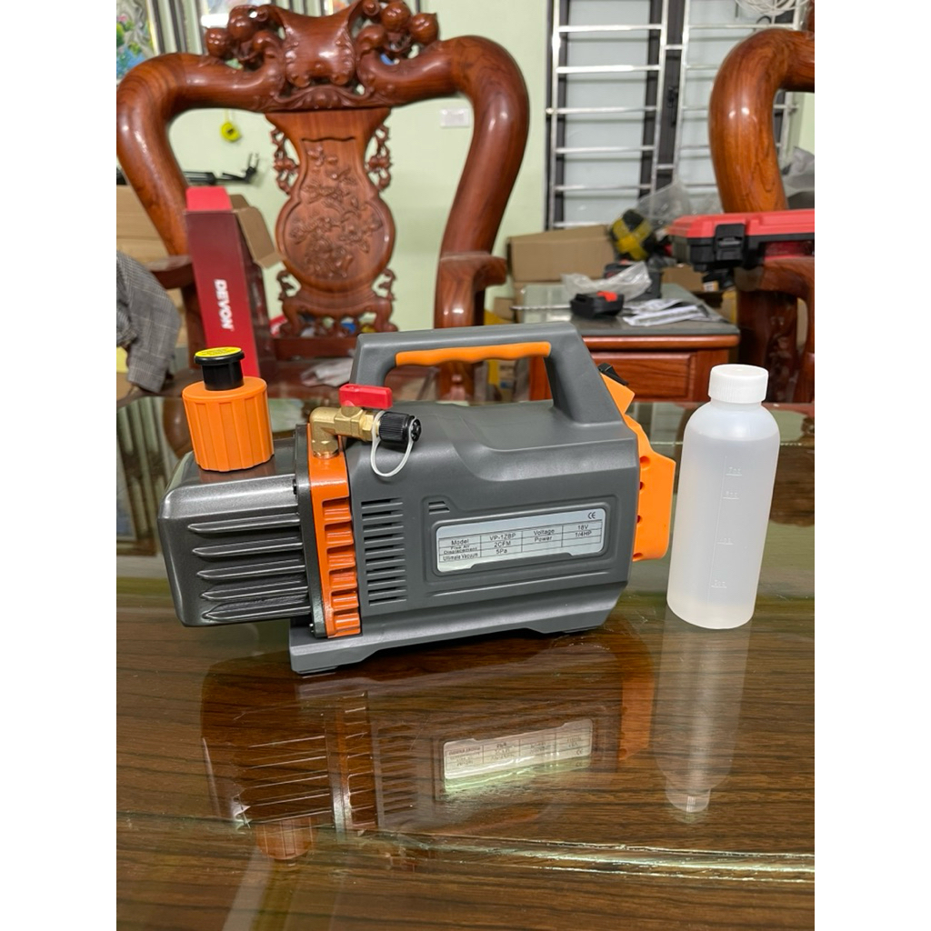 Máy hút chân không COOLINK 2.5 CFM , động cơ có than sử dụng chân pin phổ thông