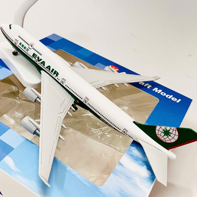 Máy Bay Dân Dụng Hãng Hàng Không Đài Loan (EVA Air Boeing 747) Tỉ Lệ 1:400 Quà Tặng Sưu Tầm Hàng Không
