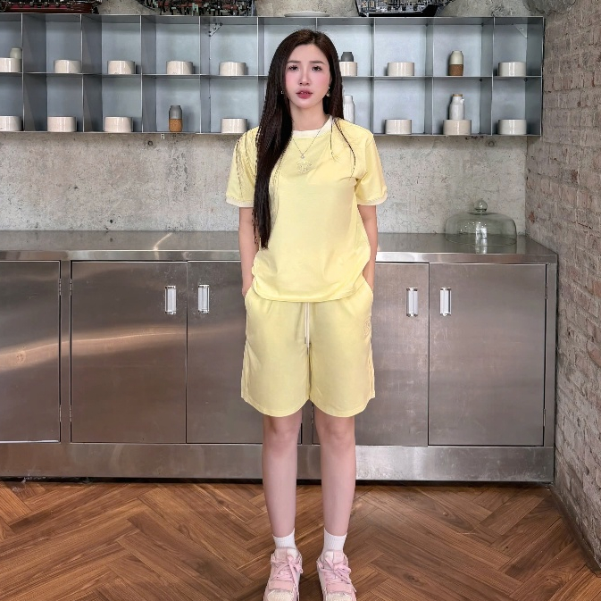 [BST THƠM MÁT] Bộ Quần Áo Nam Nữ GUNO Vải Cotton Thơm Mát Dáng Đùi Ngố Cổ Tròn Phối Màu 26BG20/BB30