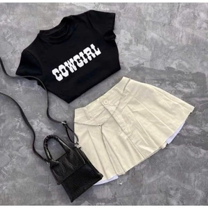 Set áo croptop chữ nổi phối chân váy xếp ly bé gái phong cách năng động, tính cho bé và mẹ