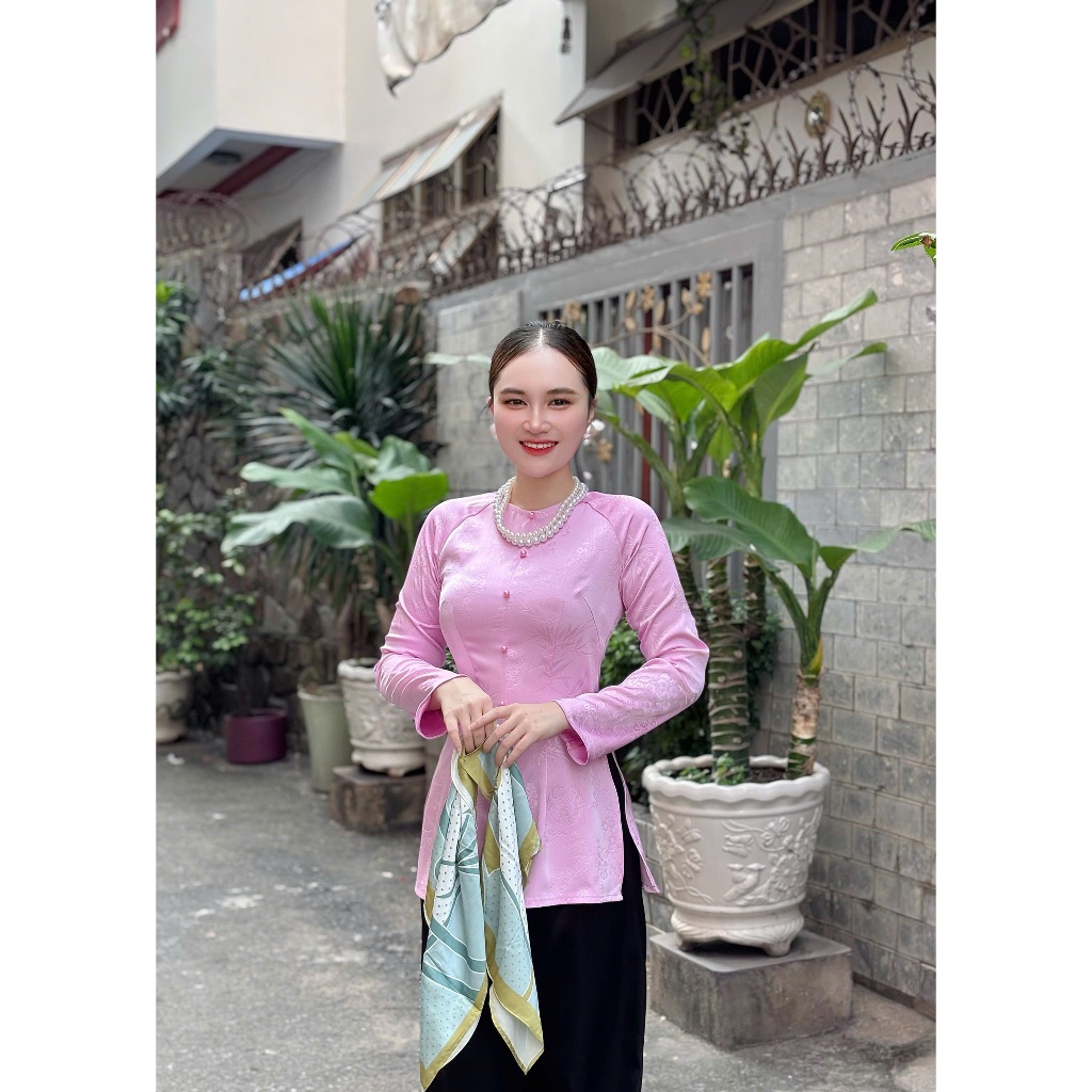 Hân Nguyễn Áo Bà Ba - B.A184 -Áo Bà Ba Gấm Hoa Xuân Dệt Mịn Dây Kéo Nút Ngọc Trai Cổ Tròn Dây Kéo ( Quần Ngọc Trai )