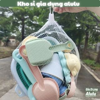 Bộ Đồ Chơi Xúc Cát Cho Bé 11 Món Xô Gấp Gọn Kèm Khuôn Cát Xẻng Cào Đi Biển An Toàn - Kho Sỉ Gia Dụng Alulu