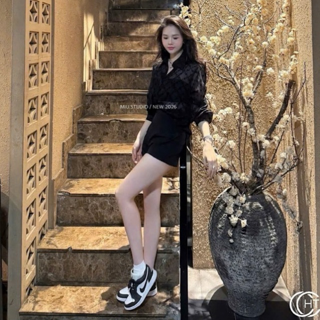 MIU.STUDIO • Set 3 chi tiết : Áo sơmi hoạ tiết chữ nhung dài tay kèm áo quây zip phối quần short ngắn cá tính sang chảnh