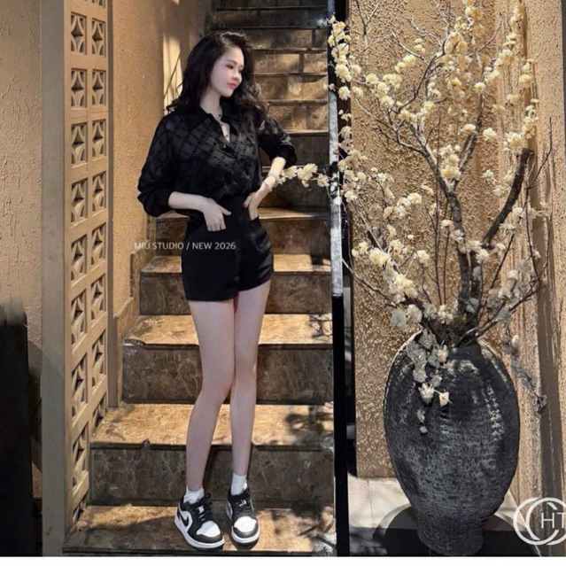 MIU.STUDIO • Set 3 chi tiết : Áo sơmi hoạ tiết chữ nhung dài tay kèm áo quây zip phối quần short ngắn cá tính sang chảnh