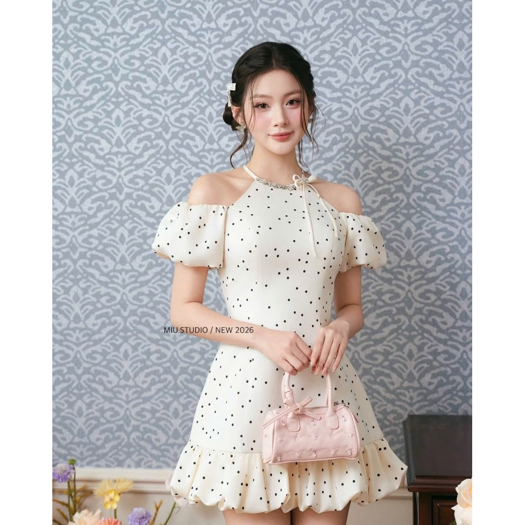 Váy chấm bi tiểu thư tay bồng dáng ngắn xoè ôm eo sang chảnh , Đầm thiết kế cổ yếm phối chán bồng viền bèo cách điệu