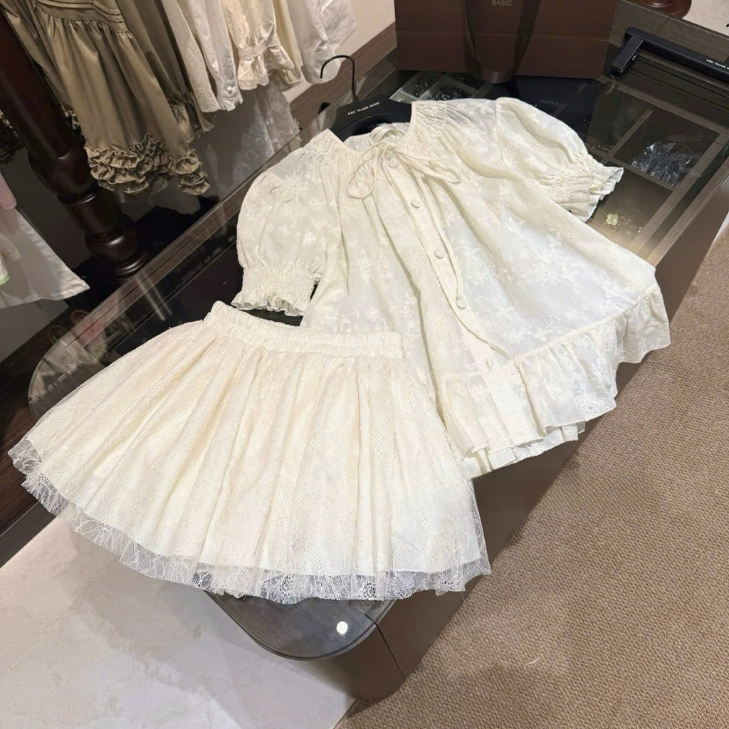 “Tella Set” Set bộ đồ nữ : Áo babydoll cổ tròn tay bồng phối chân váy ngắn xoè tone màu kem nhẹ nhàng sang chảnh