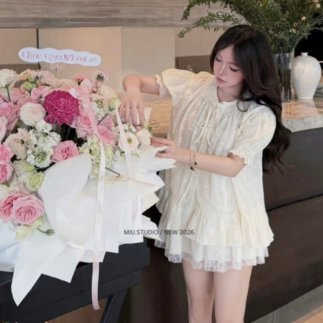 “Tella Set” Set bộ đồ nữ : Áo babydoll cổ tròn tay bồng phối chân váy ngắn xoè tone màu kem nhẹ nhàng sang chảnh