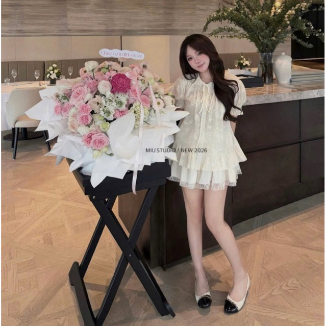 “Tella Set” Set bộ đồ nữ : Áo babydoll cổ tròn tay bồng phối chân váy ngắn xoè tone màu kem nhẹ nhàng sang chảnh