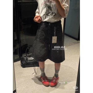 Quần jeans ngố đính đá