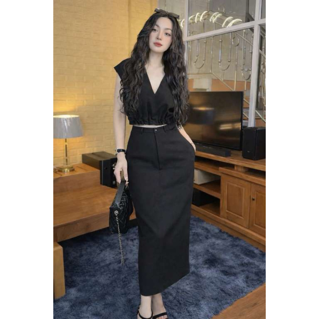 Set áo cổ V Cao Cấp Màu Đỏ ,Ðen  Áo Croptop + Chân Váy Dài Body – Phong Cách Quý Phái New 2026