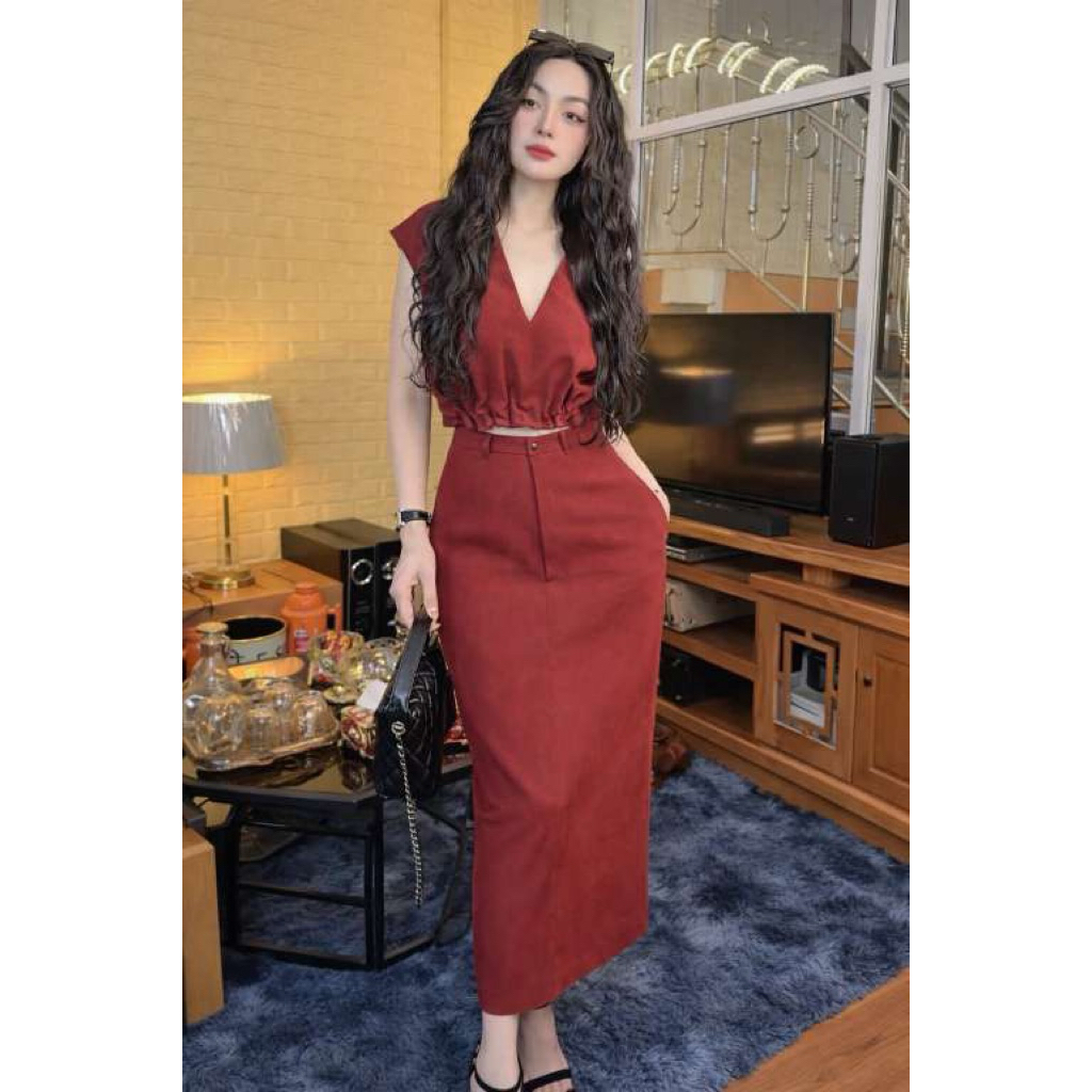 Set áo cổ V Cao Cấp Màu Đỏ ,Ðen  Áo Croptop + Chân Váy Dài Body – Phong Cách Quý Phái New 2026