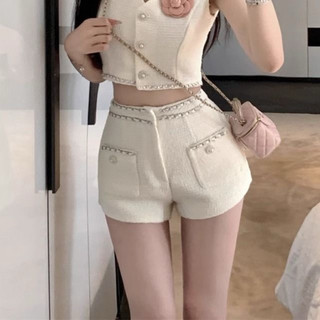 Set áo gile cổ V kết hợp quần short cạp cao tôn dáng phong cách tiểu thư