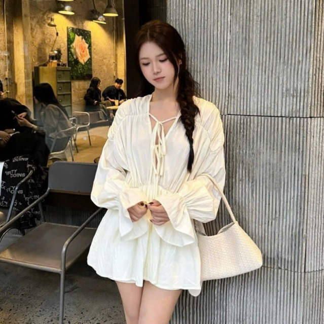Set áo babydoll tay bồng cổ V thiết kế dây rút thắt nơ from rộng kèm quần short đồng bộ mặc đi chơi , cafe , dạo phố