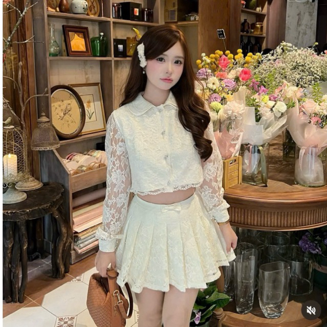 MIU.STUDIO • Set ren trắng tiểu thư nữ tính , Áo ren hoa cổ sen dài tay dáng croptop kèm chân váy xoè dập ly thanh lịch