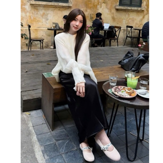 “Maise Set” Set áo tơ 2 lớp cổ tròn tay bồng bo gấu cách điệu kèm quần lụa đen dài thanh lịch nữ tính chuẩn gu Hàn Quốc