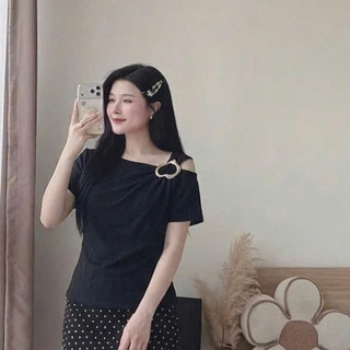 Áo Thun Lệch Vai Tag Nổi Ôm Dáng New