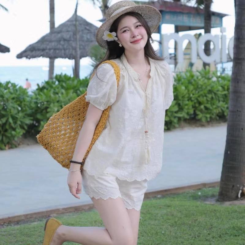 Set Đồ Nữ Trắng Kem Áo Ren Phối Quần Short – Đồ Bộ Nữ Đi Biển Du Lịch Nhẹ Nhàng Tiểu Thư DONNA HCOM26256