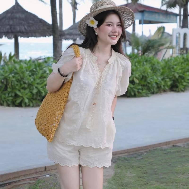 Set Đồ Nữ Trắng Kem Áo Ren Phối Quần Short – Đồ Bộ Nữ Đi Biển Du Lịch Nhẹ Nhàng Tiểu Thư DONNA HCOM26256