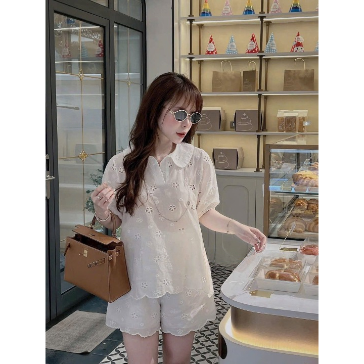 Set Đồ Nữ Áo Ren Hoa Cổ Sen Phối Quần Short – Đồ Bộ Nữ Tiểu Thư Nhẹ Nhàng Đi Chơi Du Lịch DONNA HCOM26277