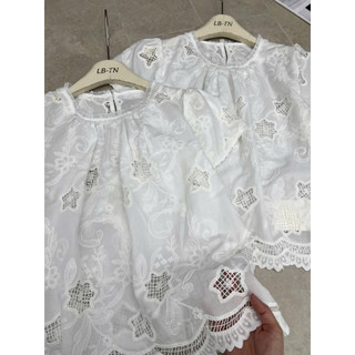 Áo sơ mi thô  ren hoa nổi hình sao cộc tay form xuông #9388