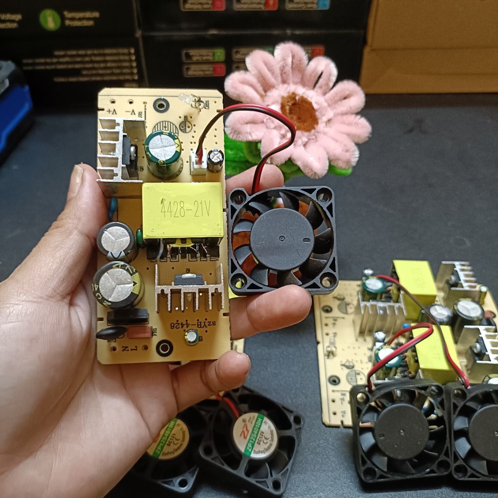 Bo mạch 21v3A bản to có quạt tản nhiệt dùng nguồn nuôi mạch khiển z và sạc pin 5s