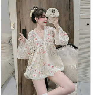 Set bộ thời trang nữ cực đáng yêu áo chất Xô cổ chữ V tay dài ống rộng hoạ tiết Thêu nổi bật mix quần Tuyết Mưa short