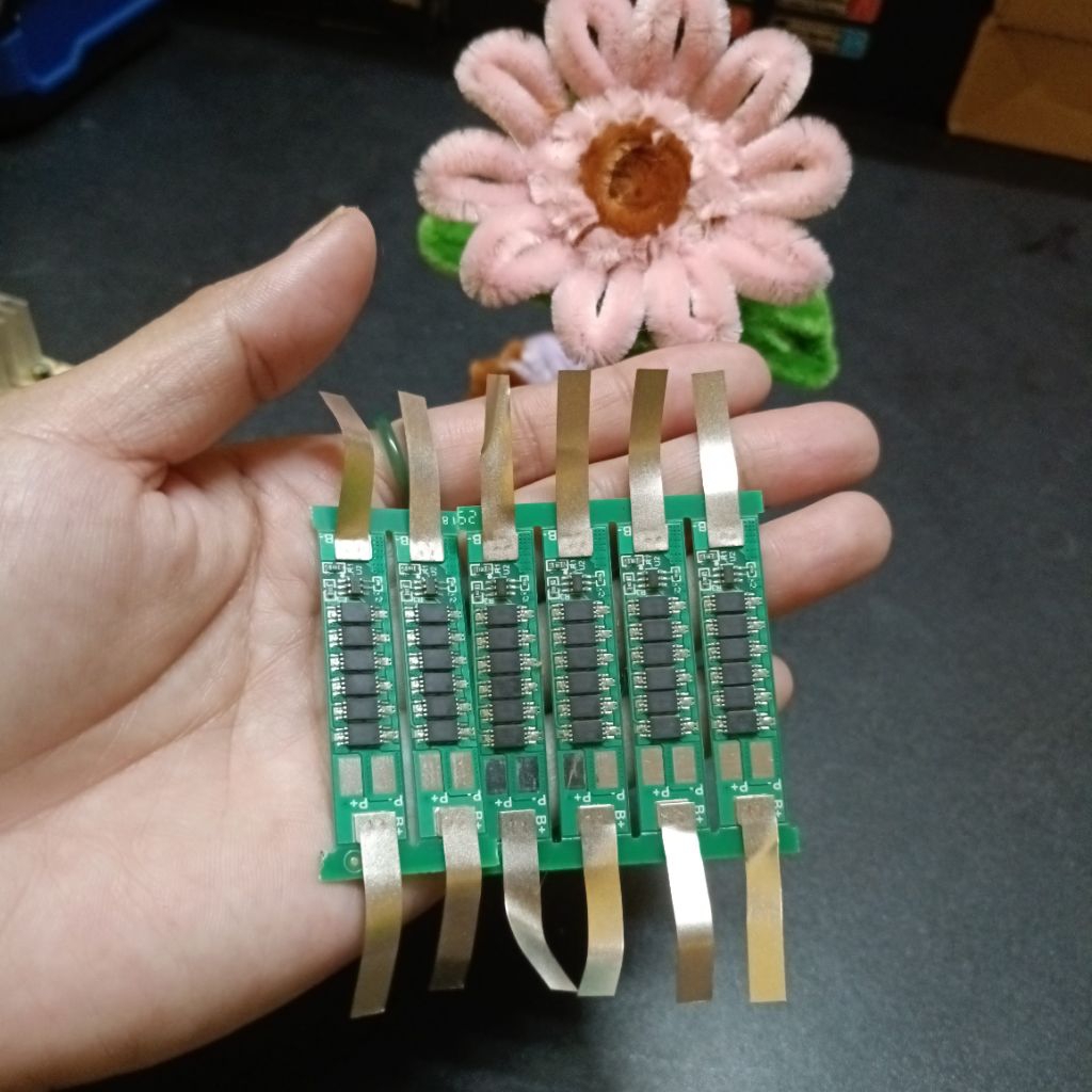 mạch 1s cho pin lion 18650 và 21700 huặc các loại pin hệ 3,7-4,2v