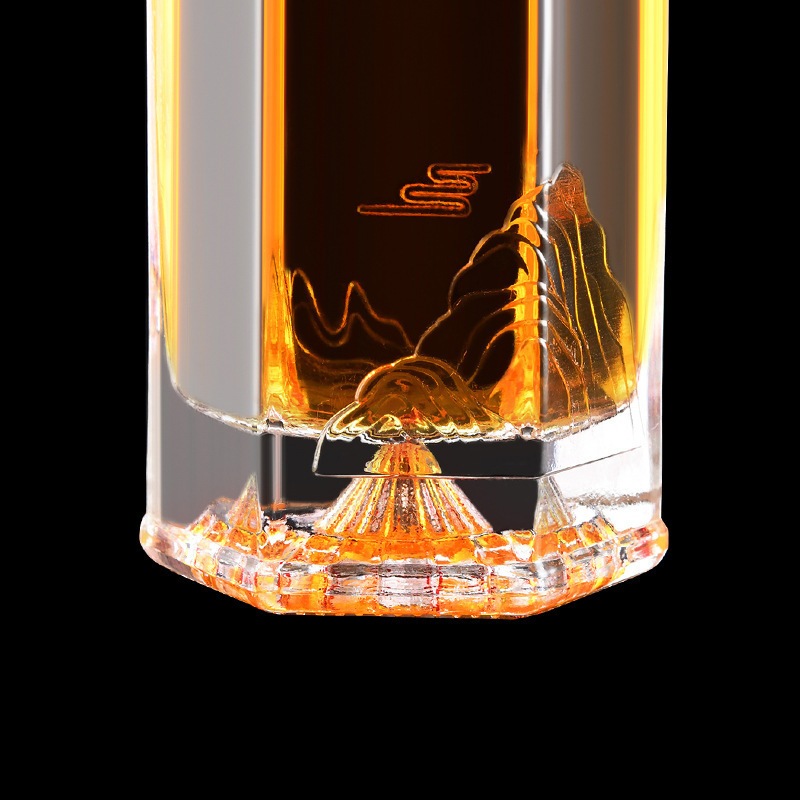 Chai thủy tinh dung tích 500ml lục giác đáy núi cao cấp sang trọng CLG500
