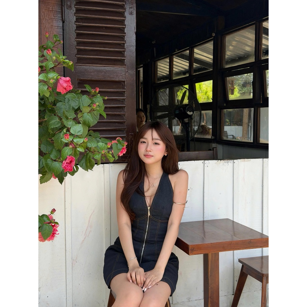 Đầm Nữ ENTRY Form Ngắn Denim Cổ V Tôn Dáng SECODEE