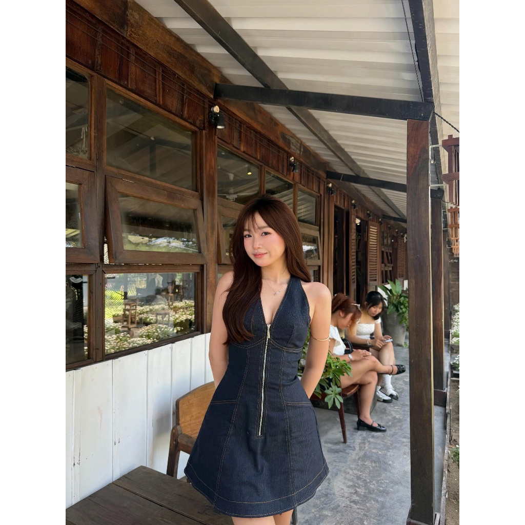 Đầm Nữ ENTRY Form Ngắn Denim Cổ V Tôn Dáng SECODEE