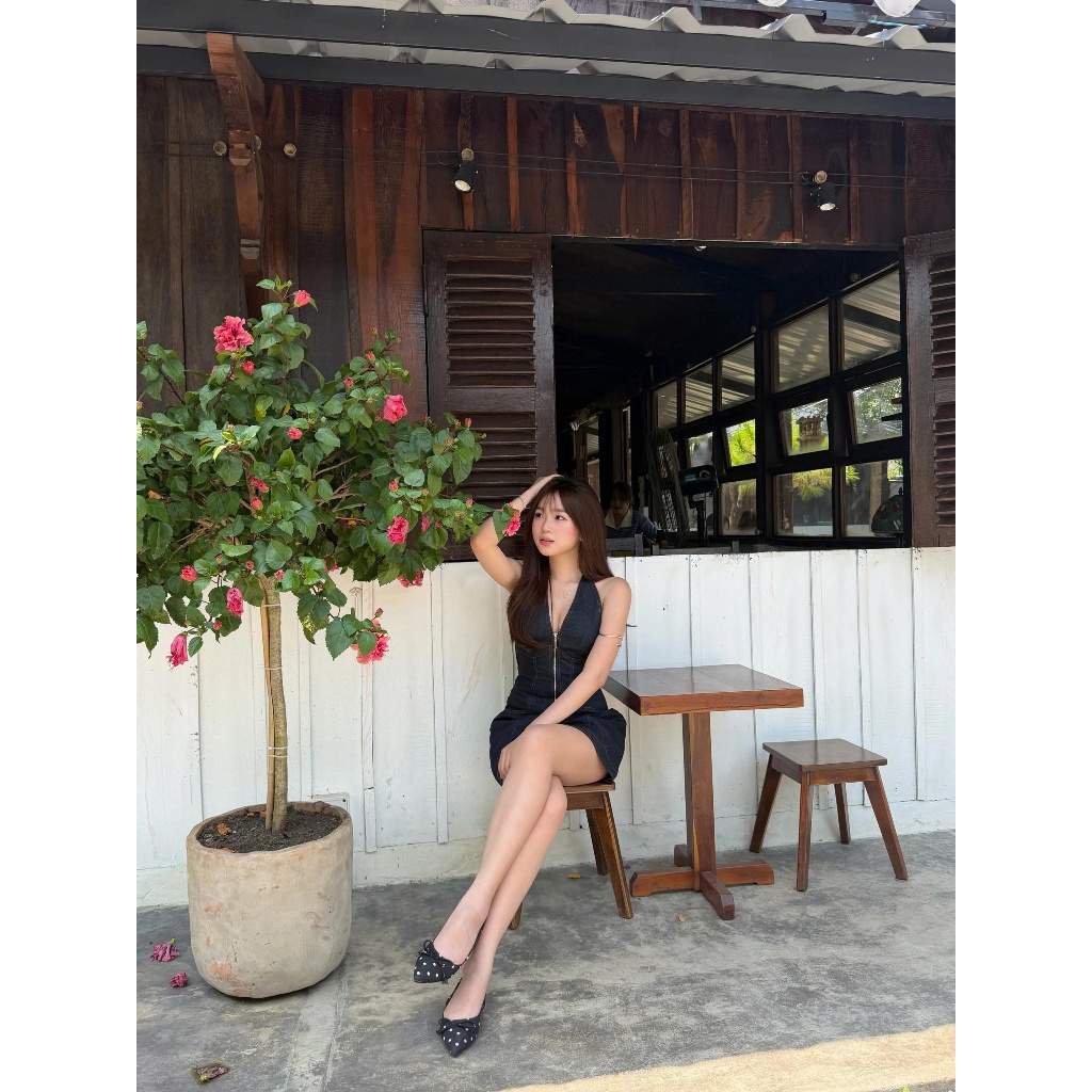 Đầm Nữ ENTRY Form Ngắn Denim Cổ V Tôn Dáng SECODEE