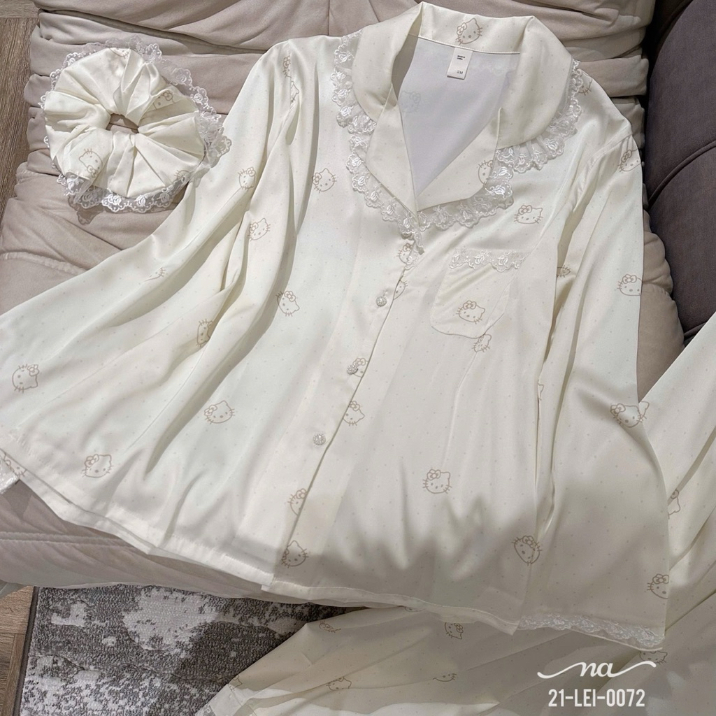 Bộ ngủ pyjama lụa kitty viền ren kèm scruchies