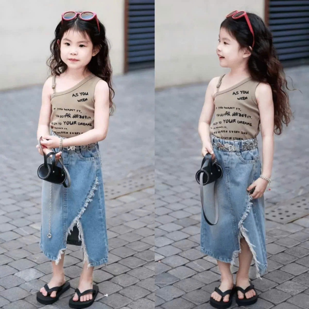 Chân váy jean dáng dài bé gái xẻ tà cá tính thời trang, váy denim form suông năng động phong cách mẹ và bé