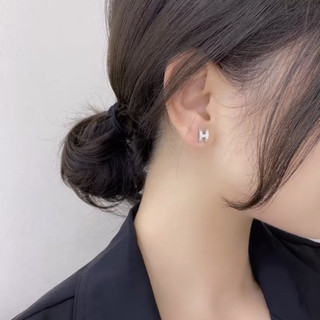 khuyên tai,bông tai chữ H nhỏ xinh nhẹ nhàng qccc