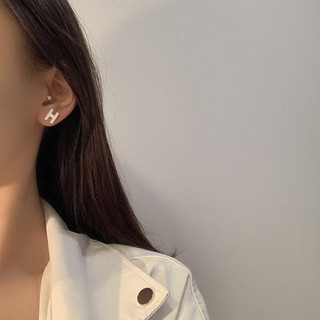 khuyên tai,bông tai chữ H nhỏ xinh nhẹ nhàng qccc